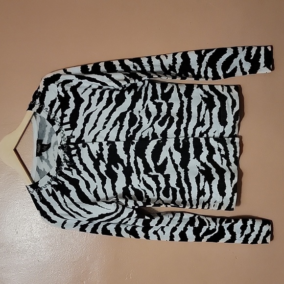 Peck & Peck Sweaters - Peck & Peck zebra embellished button-down cardigan size small
